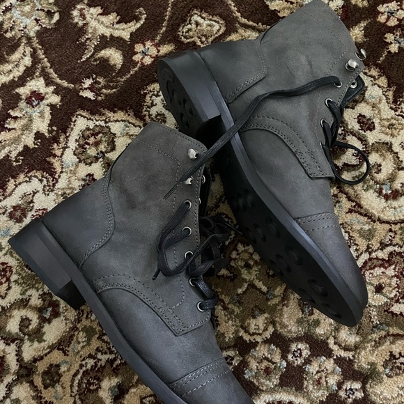 Men's Gray Lace-Up Boots - Picture 1 of 5